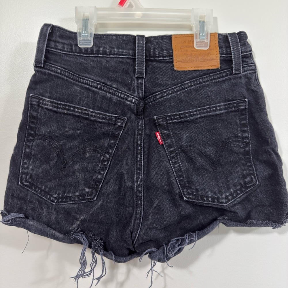 💙Levi's Ribcage Shorts - Picture 3 of 6